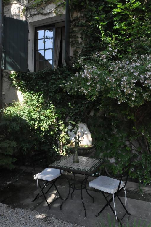 拉迪蒙西酒店 Eyguières 外观 照片