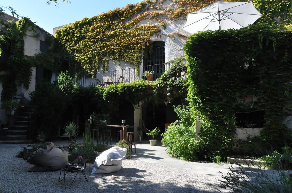 拉迪蒙西酒店 Eyguières 外观 照片